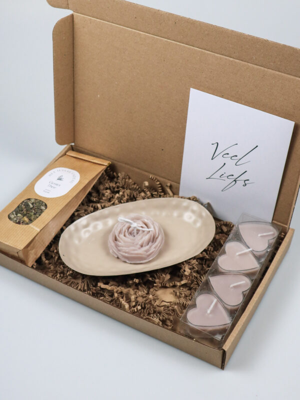 Brievenbuscadeau Veel Liefs – Thee & Kaarsen voor een Warm Gebaar