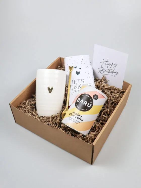 Cadeaupakket Happy Birthday – Met Zusss Mok, Chai & Chocolade