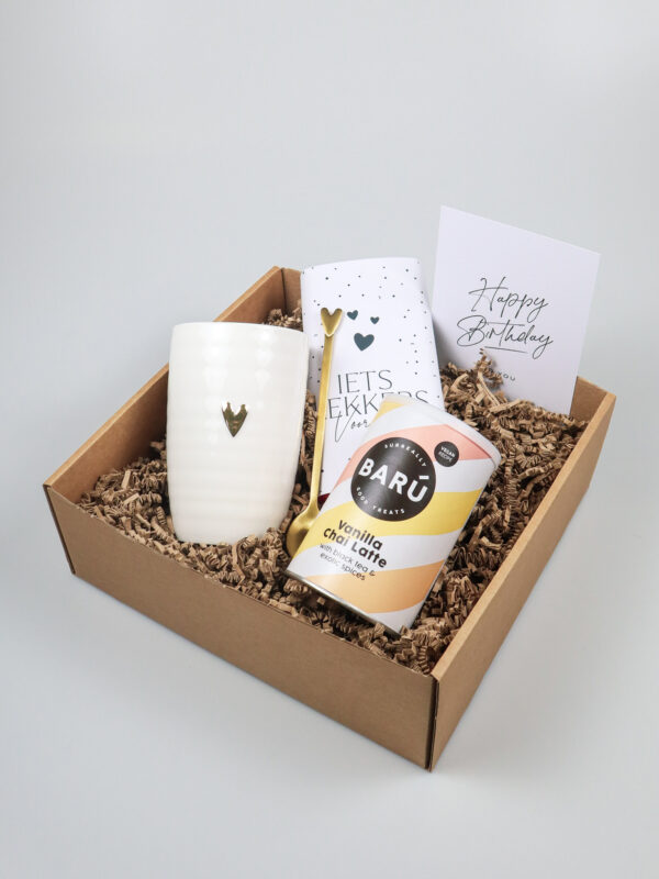Cadeaupakket Happy Birthday – Met Zusss Mok, Chai & Chocolade