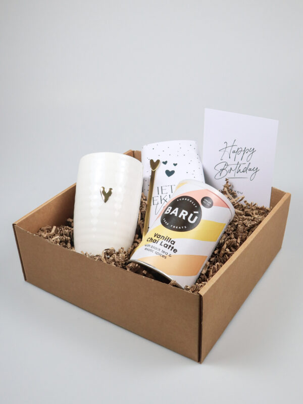 Cadeaupakket Happy Birthday – Met Zusss Mok, Chai & Chocolade