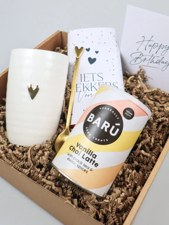 Cadeaupakket Happy Birthday – Met Zusss Mok, Chai & Chocolade