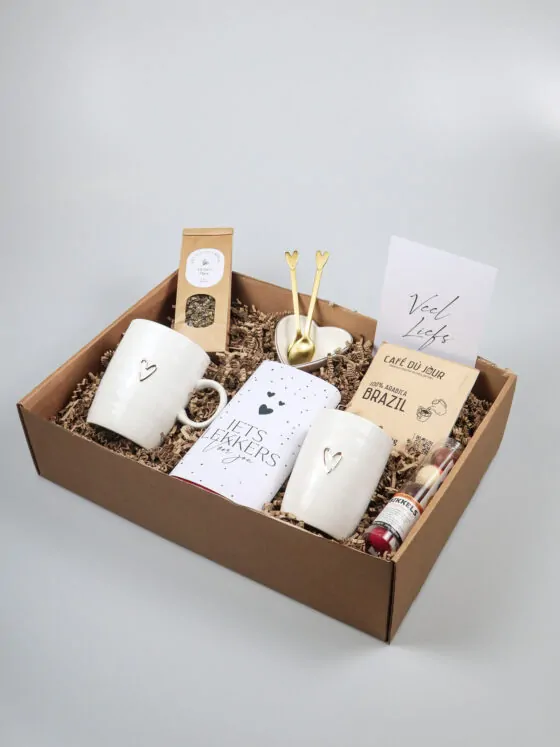 Cadeaupakket Veel Liefs – Lief en Verzorgd Geschenk met Zusss Mokken en Tony’s Chocolade