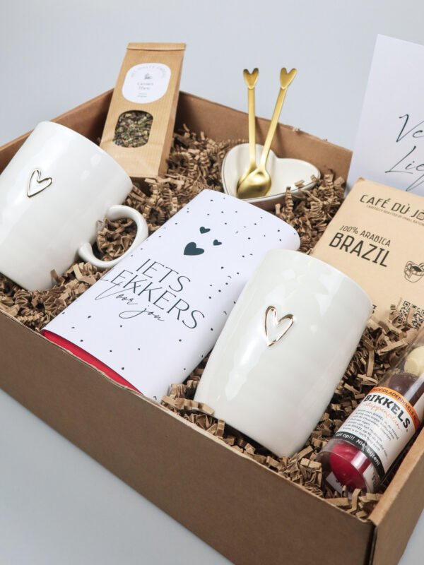 Cadeaupakket Veel Liefs – Lief en Verzorgd Geschenk met Zusss Mokken en Tony’s Chocolade