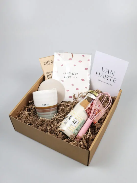 Cadeaupakket Van Harte Gefeliciteerd – Met Zusss Mok en Bakmix