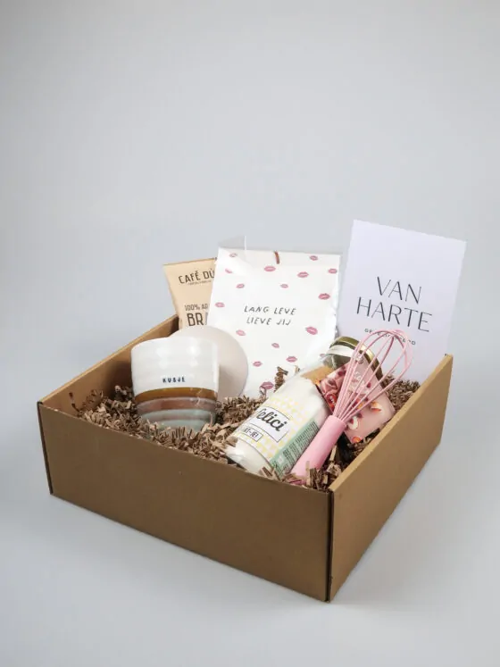 Cadeaupakket Van Harte Gefeliciteerd – Met Zusss Mok en Bakmix