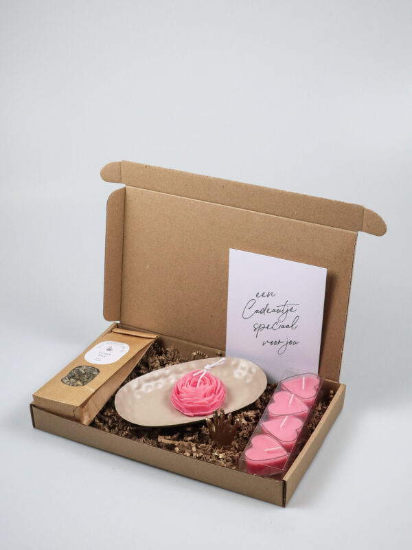 Brievenbuscadeautje Speciaal Voor Jou – Met Thee, Kaarsen en Gouden Details