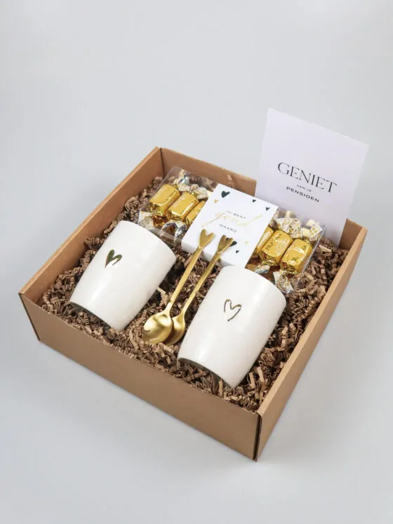 Cadeaupakket Geniet van je Pensioen – Met Zusss Mokken, Gouden Lepels & Snoep