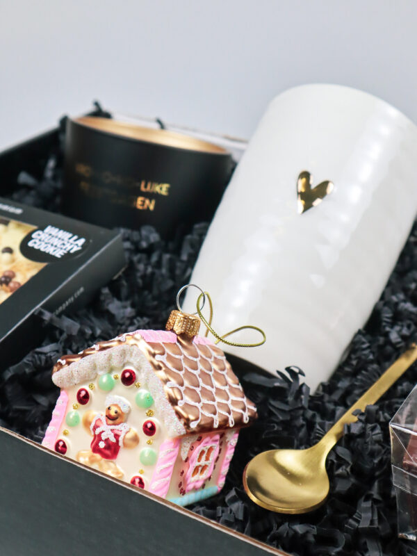 Kerst Cadeaupakket met Zusss Mok, Chocoladereep en Glazen Kerstbal