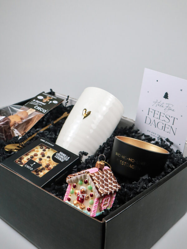 Kerst Cadeaupakket met Zusss Mok, Chocoladereep en Glazen Kerstbal