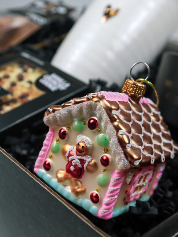 Kerst Cadeaupakket met Zusss Mok, Chocoladereep en Glazen Kerstbal