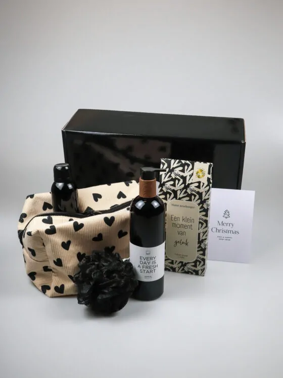 Kerst cadeaupakket geluk – douchegel, toilettas & geurhanger
