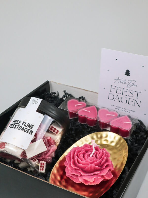 Kerst cadeaupakket – Snoeppot Hele Fijne Feestdagen, Soyakaars & Luxe Schaal