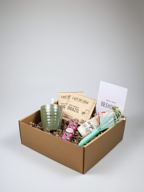 Cadeaupakket Bedankt – Met Zusss mok, koffie, chocolade en bakmix