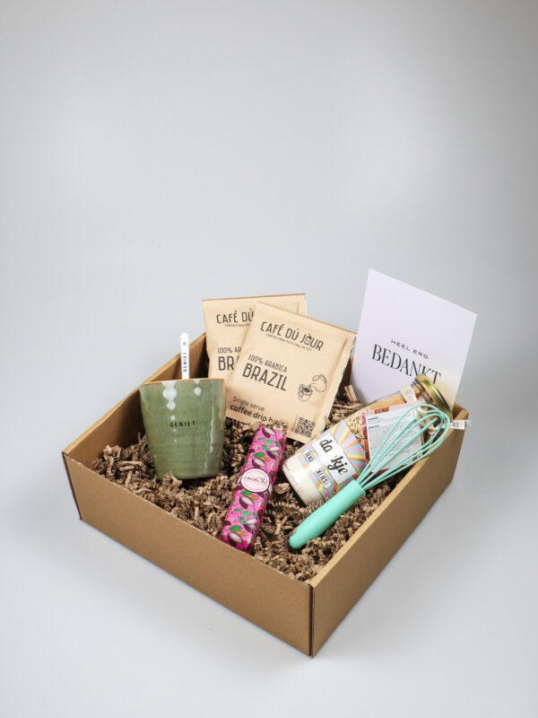 Cadeaupakket Bedankt – Met Zusss mok, koffie, chocolade en bakmix