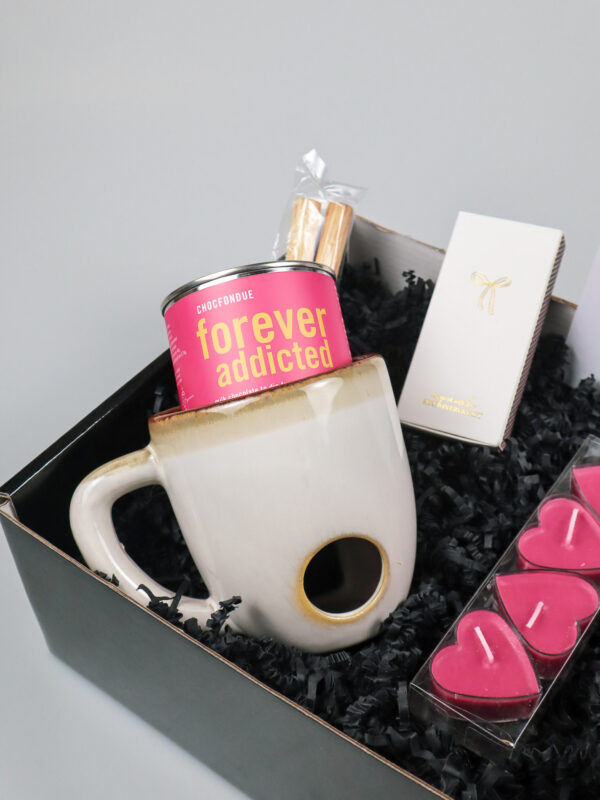 Kerst cadeaupakket met fondue mok, CHCO chocofondue en hartvormige kaarsjes