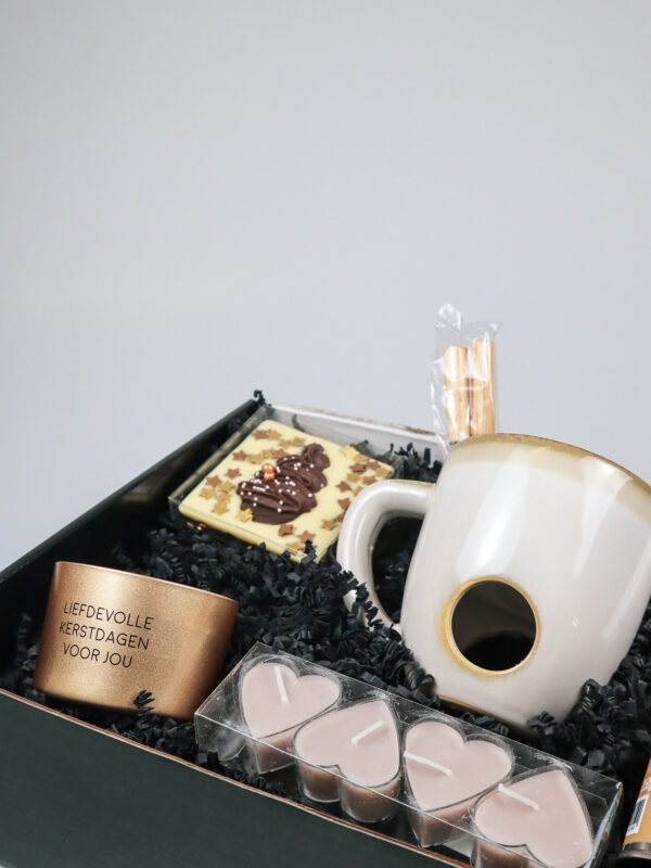 Kerst cadeaupakket met chocofondue, mok, kaars en chocolade