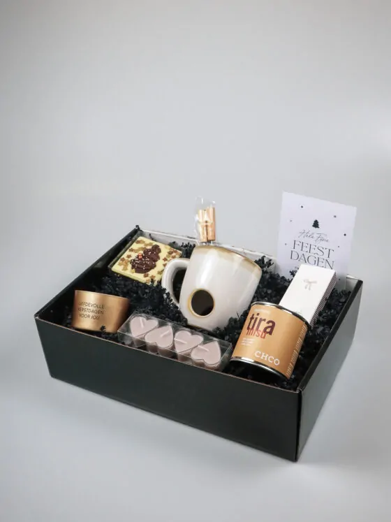 Kerst cadeaupakket met chocofondue, mok, kaars en chocolade