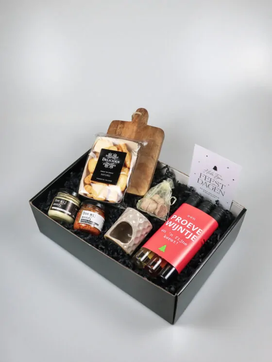 Kerst cadeaupakket met wijn, toastjes & geurbrander