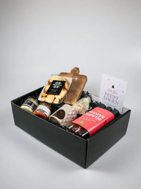 Kerst cadeaupakket met wijn, toastjes & geurbrander
