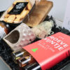 Kerst cadeaupakket met wijn, toastjes & geurbrander