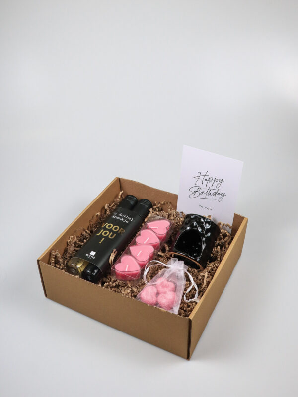 Verjaardag Cadeaupakket – Met Wijn, Geurbrander, Waxinelichtjes & Amberblokjes
