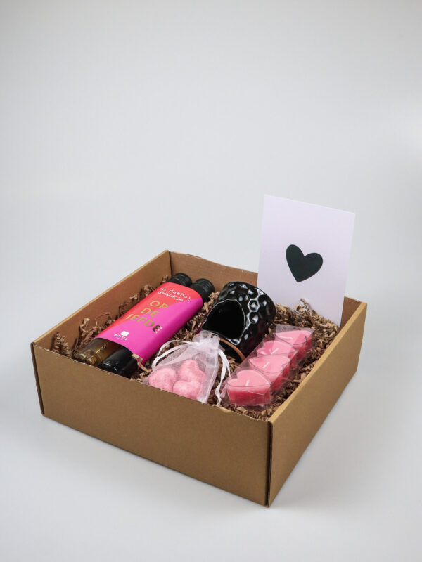 Cadeaupakket Vol Liefde – Met Wijn, Geurbrander, Waxinelichtjes & Amberblokjes Cadeaupakket Vol Liefde – Met Wijn, Geurbrander, Waxinelichtjes & Amberblokjes