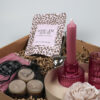 Cadeaupakket Happy Birthday met Kaarsen, Thee en Roze Glazen Accessoires