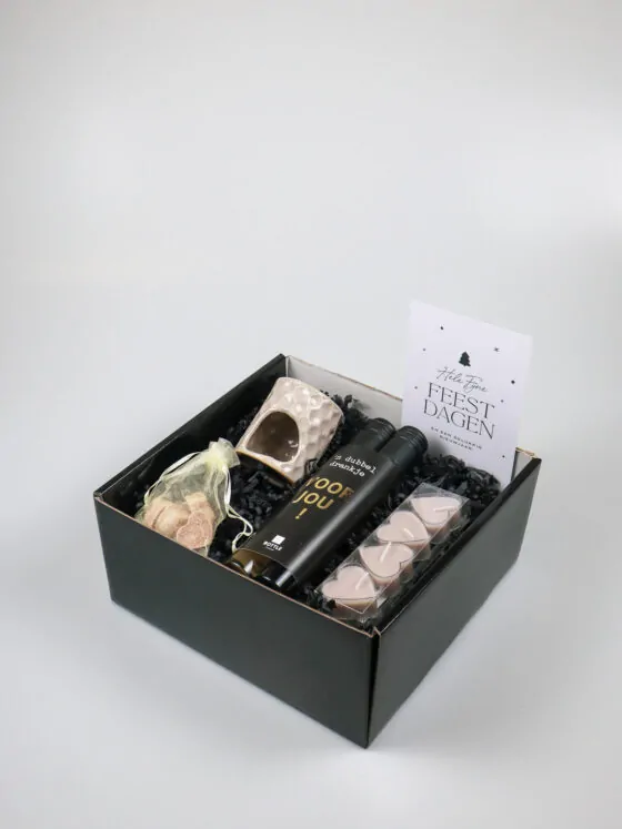 Kerst cadeaupakket geur & wijn – met geurbrander, amber en hartjeskaarsjes