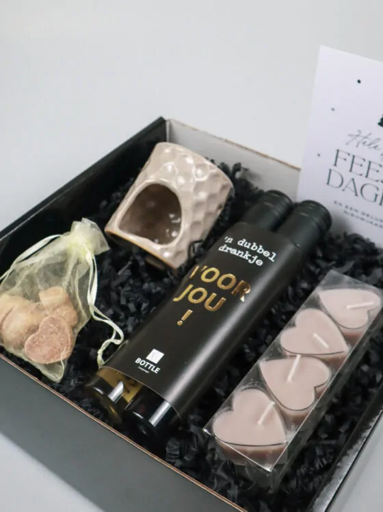 Kerst cadeaupakket geur & wijn – met geurbrander, amber en hartjeskaarsjes