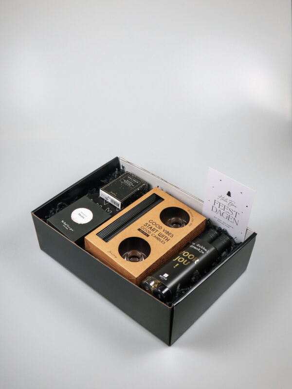 Kerst cadeaupakket wijn & kaarsen – Feestelijk en stijlvol