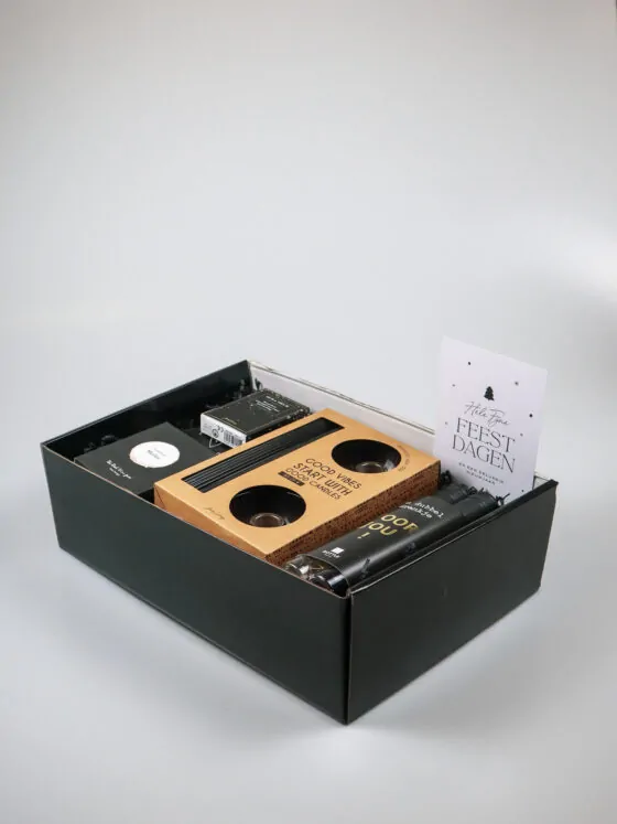 Kerst cadeaupakket wijn & kaarsen – Feestelijk en stijlvol