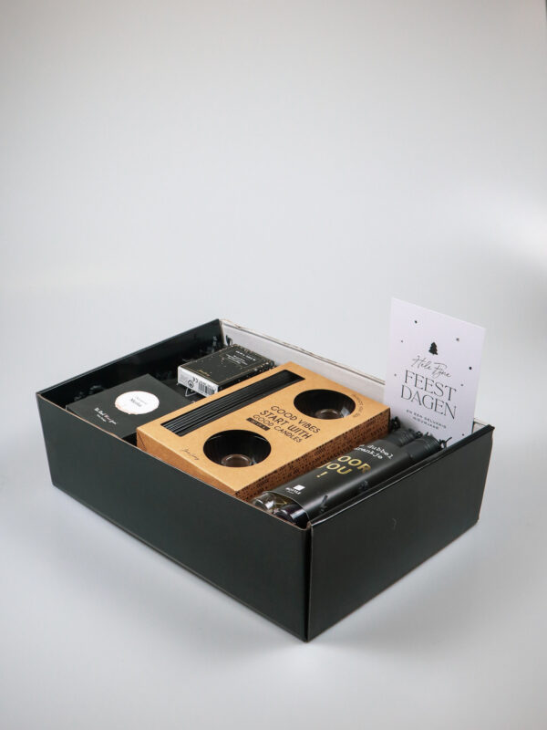 Kerst cadeaupakket wijn & kaarsen – Feestelijk en stijlvol