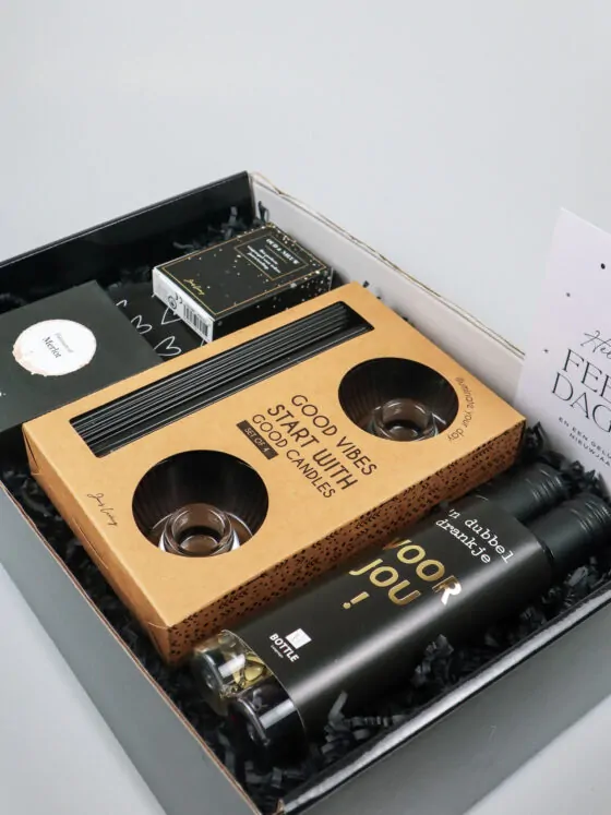 Kerst cadeaupakket wijn & kaarsen – Feestelijk en stijlvol