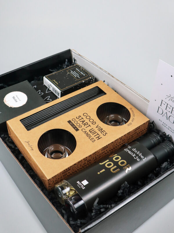 Kerst cadeaupakket wijn & kaarsen – Feestelijk en stijlvol