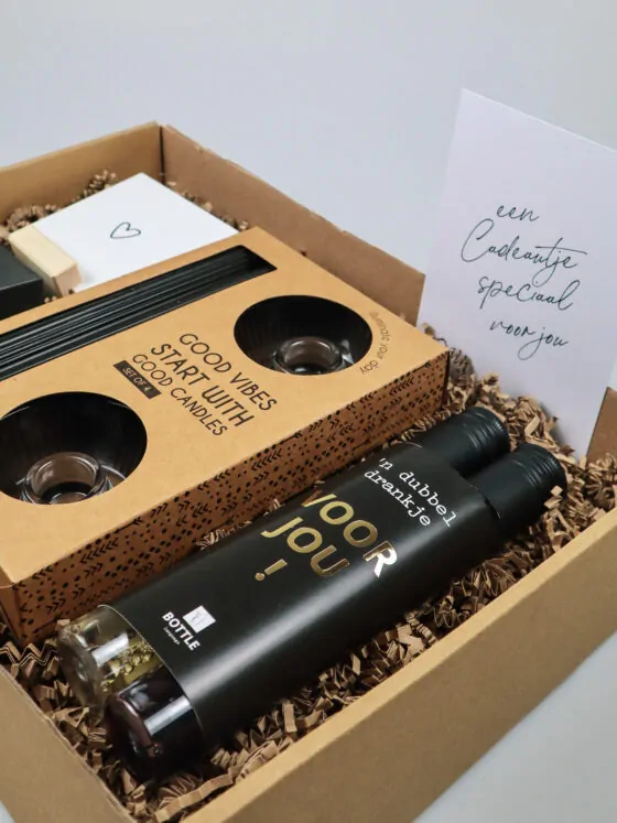 Cadeaupakket speciaal voor jou – Wijn, kaarsen & blockie