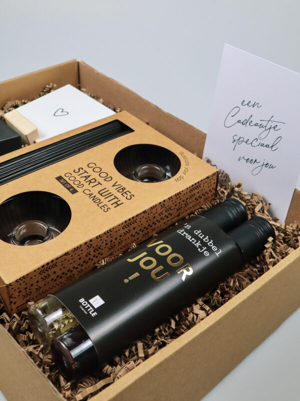 Cadeaupakket speciaal voor jou – Wijn, kaarsen & blockie