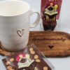 Sinterklaas Cadeaupakket met Chocolade, Mok en Serveerplank Sinterklaas Cadeaupakket met Chocolade, Mok en Serveerplank