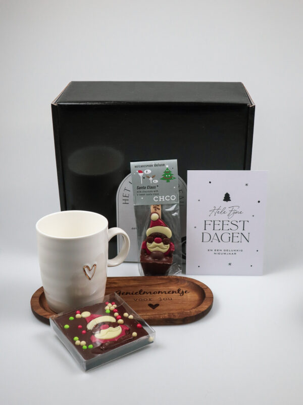 Kerst Cadeaupakket met Chocoladelepel, Mok en Chocoladereep – Santa Claus Editie Kerst Cadeaupakket met Chocoladelepel, Mok en Chocoladereep – Santa Claus Editie