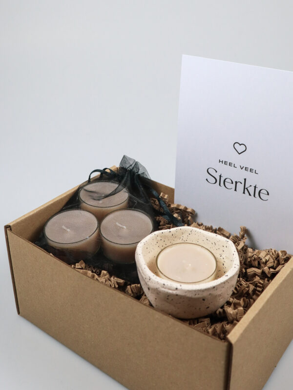 Cadeaupakket sterkte – waxinelichthouder & kaarsjes in zakje Cadeaupakket sterkte – waxinelichthouder & kaarsjes in zakje