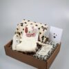 Cadeaupakket baby – speendoekje, bodywash & geurhanger Cadeaupakket baby – speendoekje, bodywash & geurhanger