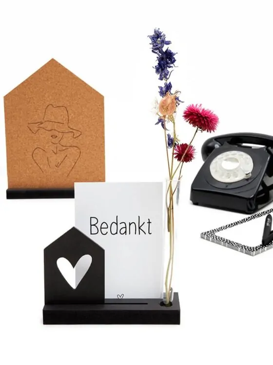 Kaarthouder met vaasje en houten huisje – Zwart