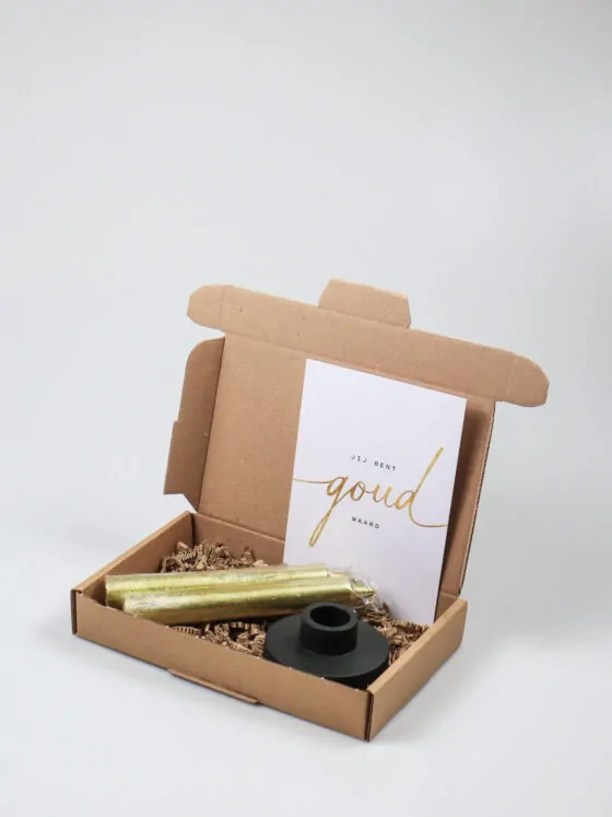 brievenbus cadeau Jij bent goud waard - Kandelaar & 2 gouden rustieke kaarsen