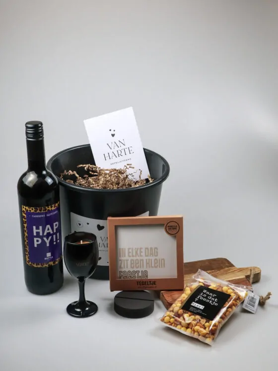 Cadeaupakket Borrel Emmer – Met Wijn, Tegeltje & Kaars in Glas