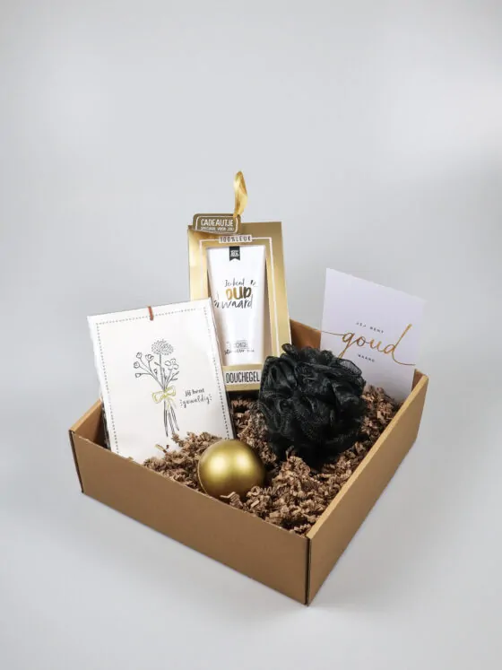 Cadeaupakket Jij bent goud waard – Luxe verwenpakket met douchegel en accessoires