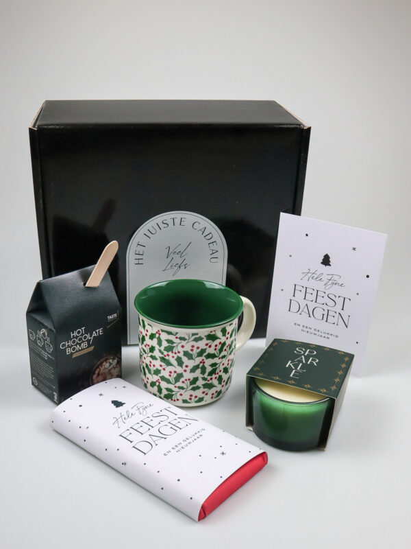 Kerst cadeaupakket - Mok, onderzetter, chocolademelk, chocoladereep & een kaars