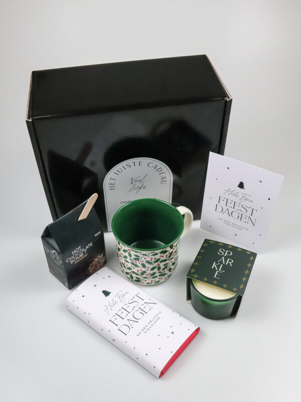 Kerst cadeaupakket - Mok, onderzetter, chocolademelk, chocoladereep & een kaars