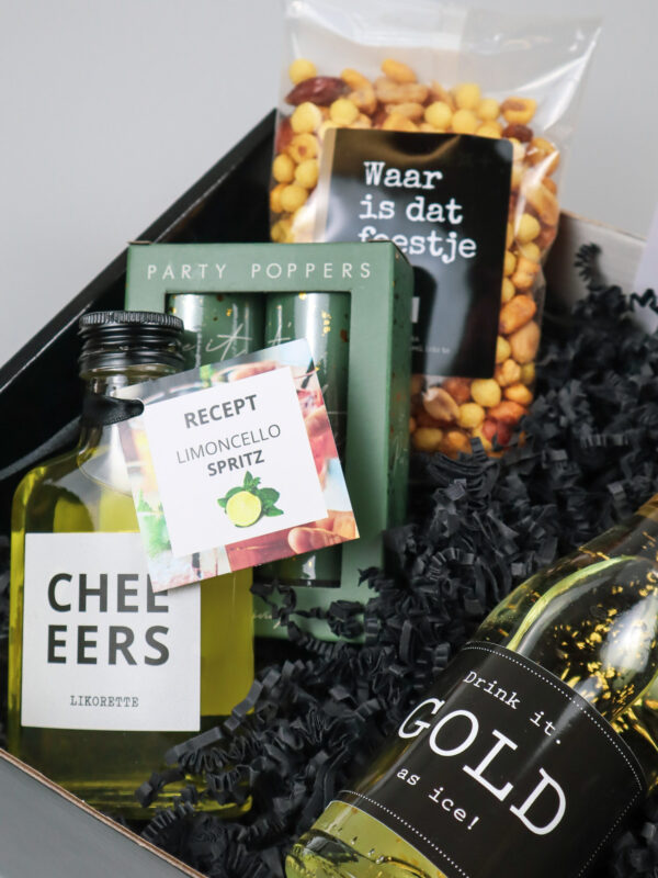 Cadeaupakket nieuw jaar met secco, limoncello, notenmix & party poppers