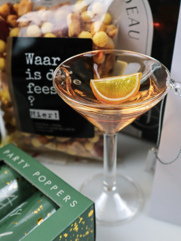 Cadeaupakket nieuw jaar met bubbels, borrelmix, party poppers & cocktail kerstbal