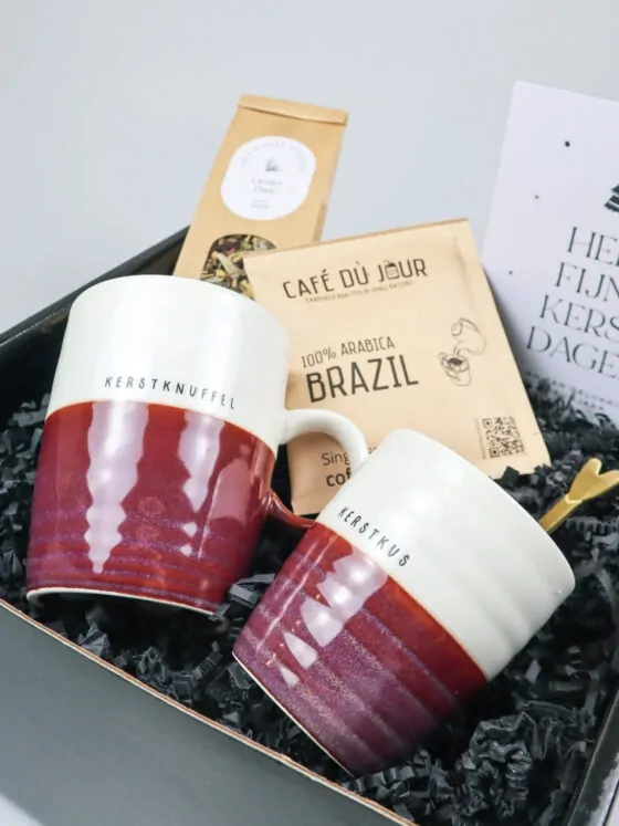 Kerst cadeaupakket – Zusss mokken, koffie, thee en lepeltjes