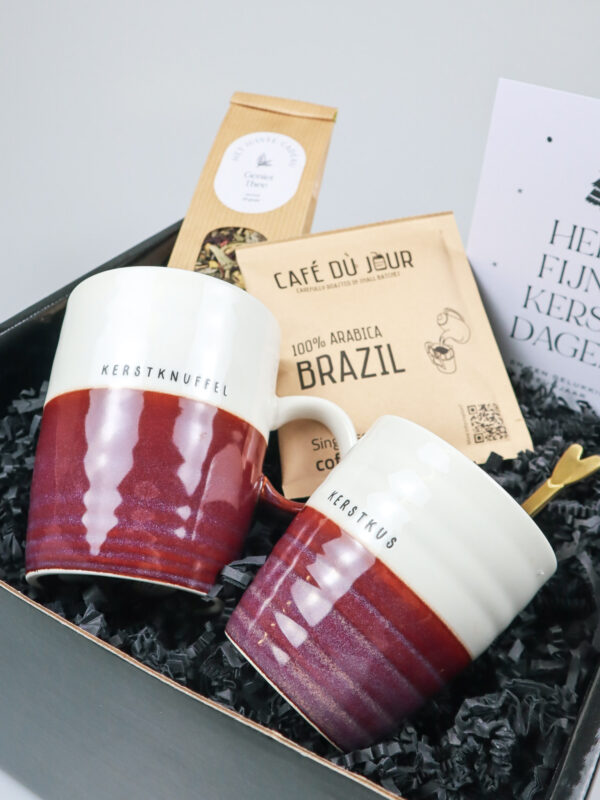 Kerst cadeaupakket – Zusss mokken, koffie, thee en lepeltjes
